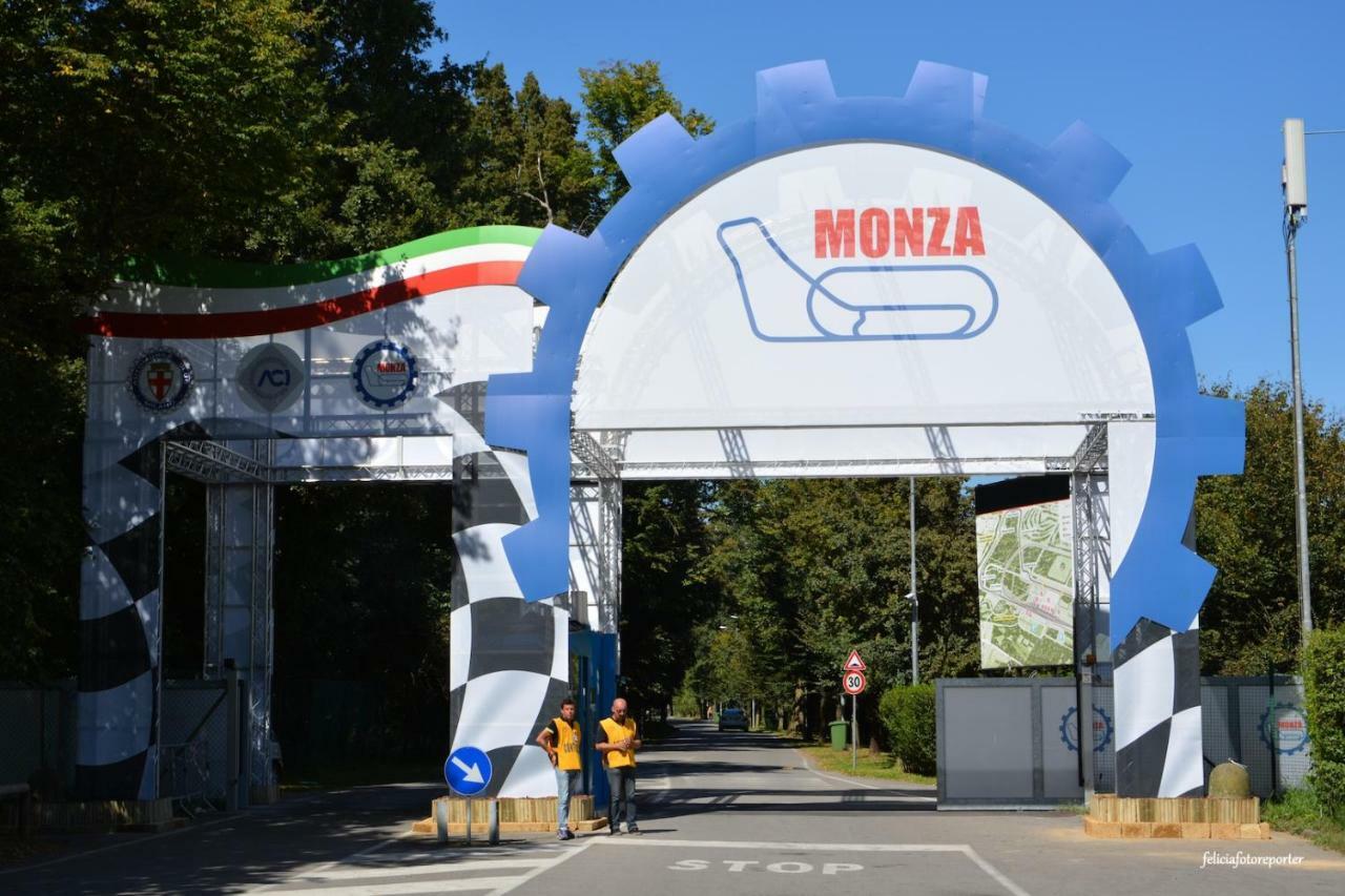 Appartamento Ampio E Indipendente Con Vista Giardino Paderno d'Adda エクステリア 写真